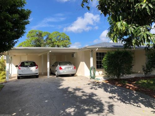 2620 Riverview Dr, Naples, FL 34112-5833