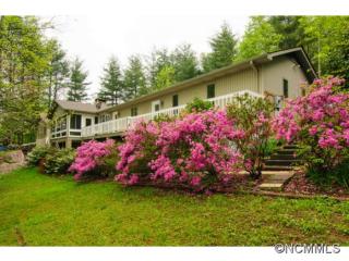 49 Hamilton Dr, Hendersonville, NC 28739-8305