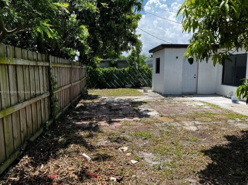 7020 27th Ct, Hollywood FL  33023-3706 exterior