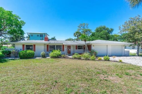 402 Lyons Bay Rd, Nokomis, FL 34275-3017