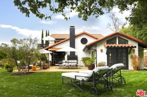 142 Muerdago Rd, Topanga, CA 90290-3543