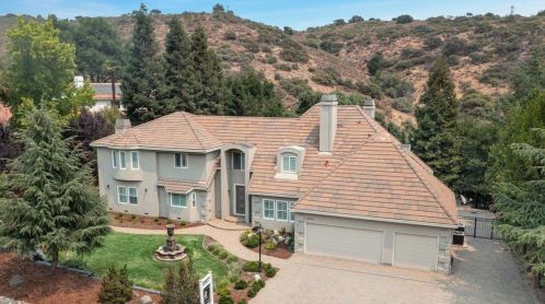 18660 Castle Lake Dr, Morgan Hill CA  95037-9472 exterior