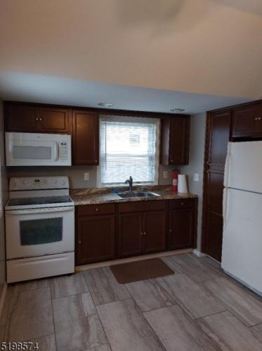 31 Bucknell Trl, Hopatcong NJ  07843-1760 exterior