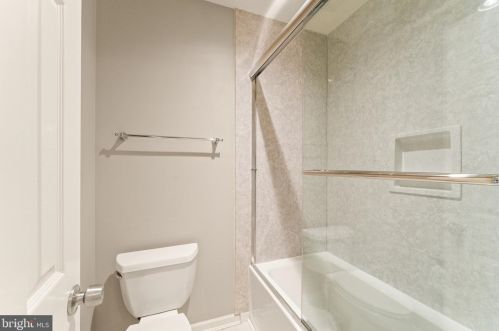 43530 Butler Pl, Leesburg VA 20176-7428 exterior