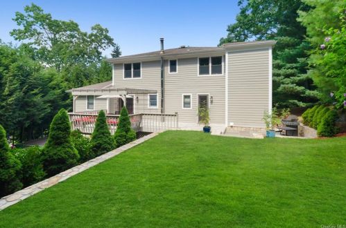 5 Pamela Pl, Millwood, NY 10546-1013