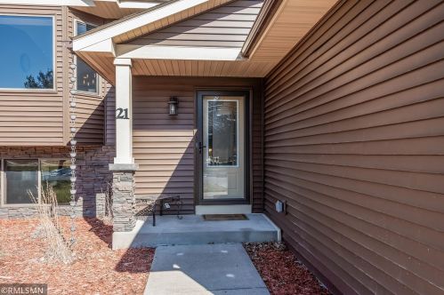 21 Palomino Ln, Lino Lakes, MN 55014-2916