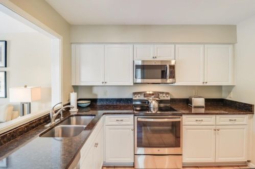 32 Back Ct, Isle Of Palms SC  29451-2898 exterior