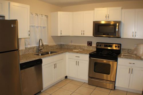 905 Longview Ave, Deland, FL 32720-7221