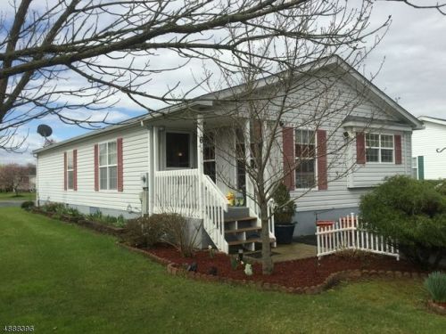 6 Brooklawn Ct, Belvidere NJ  07823-2851 exterior
