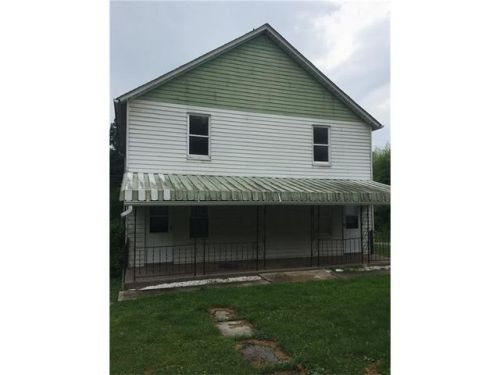 102 Pear St, Slickville, PA 15684-1014