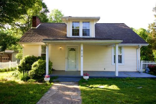 504 Ford Valley Rd, Knoxville, TN 37920-5317