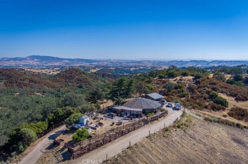 2505 Smith Rd, Lake Nacimiento, CA 93426-9653
