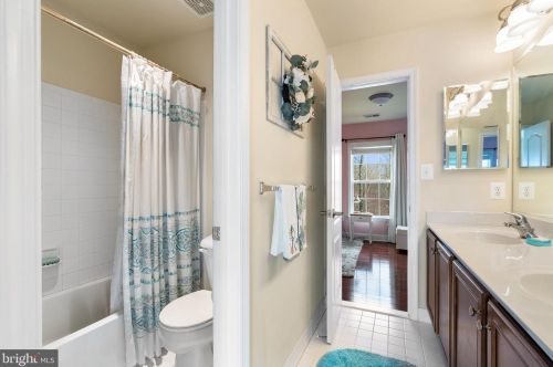 15 Lackawanna Ln, Falling Waters WV  25419-9402 exterior