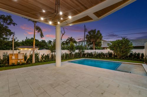724 Lake Ave, Delray Beach FL  33483-5928 exterior