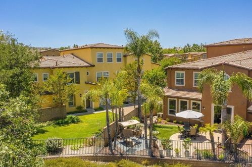 25401 Eagle Ln, Santa Clarita, CA 91381-0673
