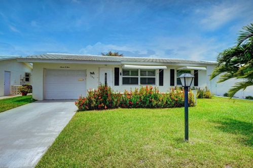 704 Lake Ct, Boynton Beach, FL 33426-5439