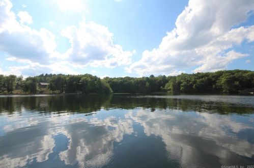 51 Sandy Beach Rd, Waterbury, CT 06762-1322