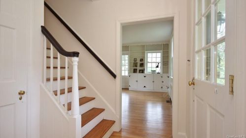 23 West Pl, Chappaqua, NY 10514-3619