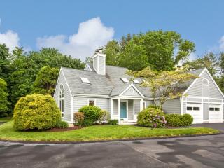 20 Centre Village Dr, Madison CT  06443-2624 exterior