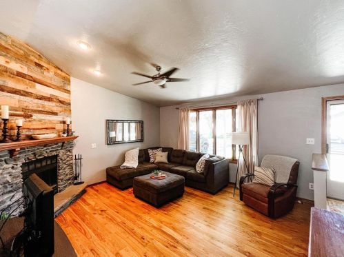3131 Sunland Cir, Green Bay, WI 54313-1387