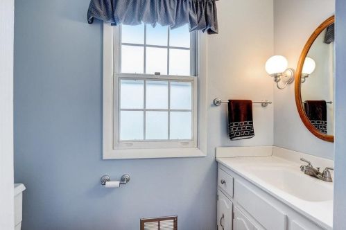 1226 Wedgewood Dr, Waukesha WI  53186-6753 exterior