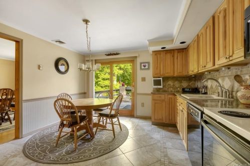 102 Hustis Rd, Nelsonville NY  10516-4109 exterior