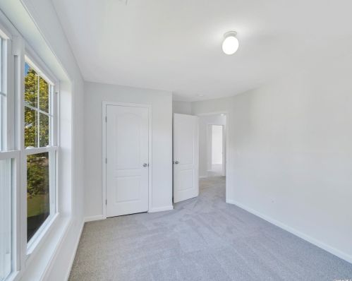 594 Canal Rd, Mount Sinai NY  11766-3307 exterior