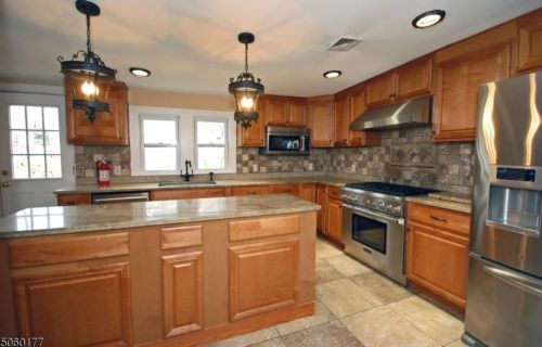 35 Old Smalleytown Rd, Warren NJ  07059-5438 exterior