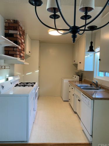 2520 Carnegie Ln, Redondo Beach CA  90278-3864 exterior