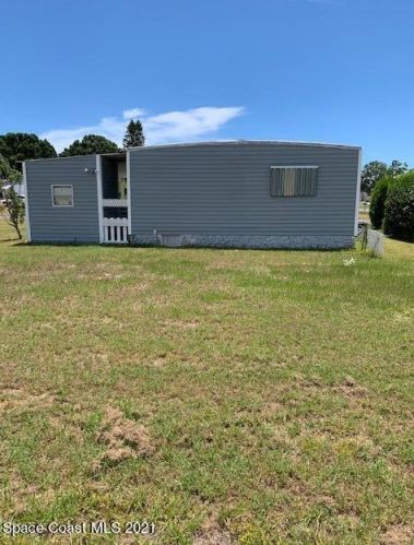 1085 Wren Cir, Sebastian FL  32976-7510 exterior