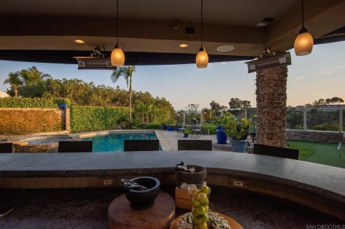 2562 Grandview St, San Diego CA 92110-1031 exterior