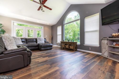 8 Kings Ct, Auburn NJ  08085-5033 exterior