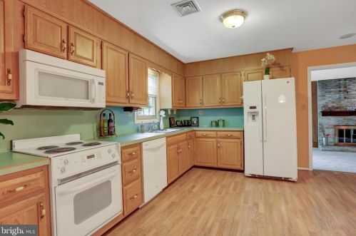 306 Fireside Dr, Camp Hill, PA 17011-1421