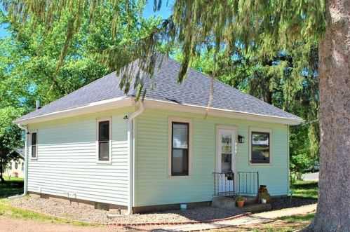 906 Lindoo Ave, Ladysmith, WI 54848-2325