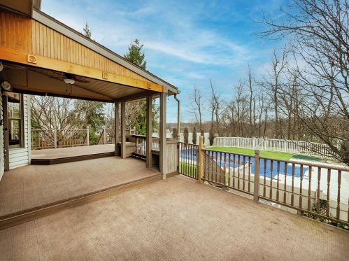 1640 Norman Dr, Sewickley PA  15143-8557 exterior