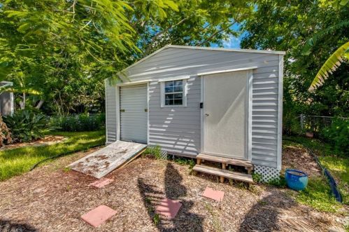 1139 13th Ter, Cape Coral FL  33990-3747 exterior