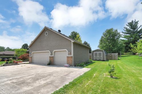 1884 Shoshone Dr, London OH  43140-9020 exterior