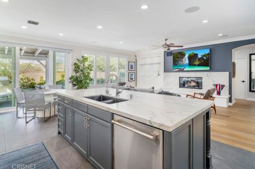 26173 Lone Rock Ct, Santa Clarita CA  91381-0647 exterior