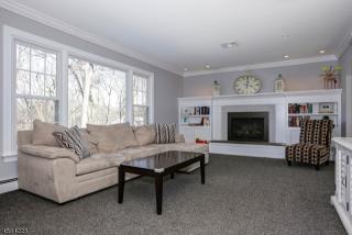 6 Redwood Rd, Martinsville, NJ 08836-2371