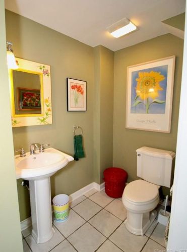 310 Main St, Wallingford CT  06492-2232 exterior