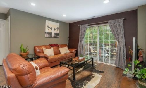 41 Village Dr, Morristown NJ  07960-7313 exterior