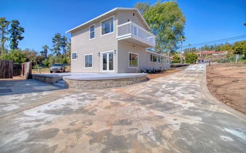 1505 York Dr, Vista, CA 92084-7611