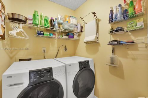 18126 61st Pl, Hialeah FL  33015-5601 exterior