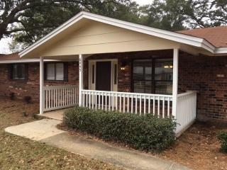 6445 Guilford Dr, Pensacola, FL 32504-7039