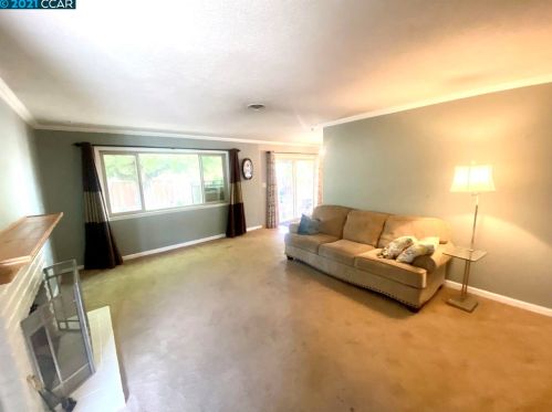 3447 Thunderbird Dr, Concord, CA 94520-1526