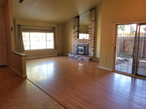 1121 Balsam Dr, Newman, CA 95360-1803