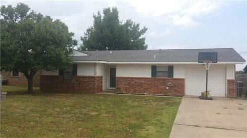 3010 Montana Ave, Chickasha, OK 73018-6134