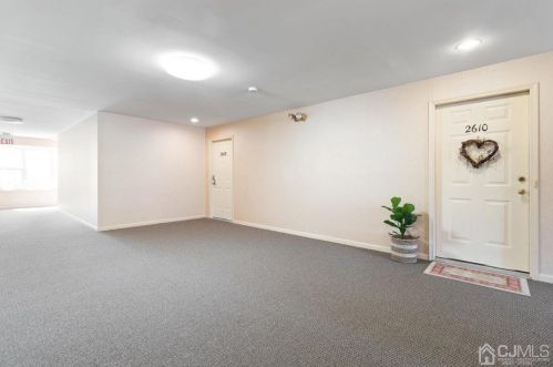 2610 Candlelight Ct, Helmetta, NJ 08828-1152