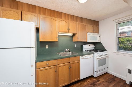 155 Manor Dr, Tinton Falls NJ  07701-2458 exterior