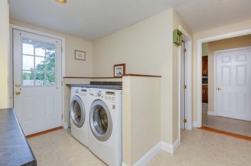 16 Mason Dr, Salem NH  03079-2101 exterior